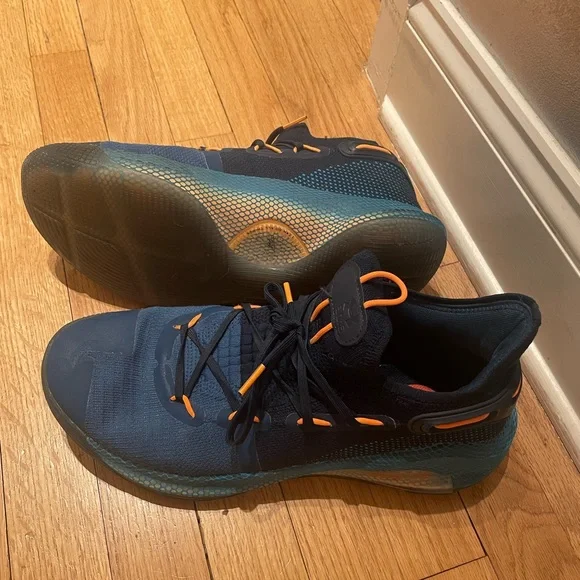 Under Armour basketball shoes - Picture 2 of 8